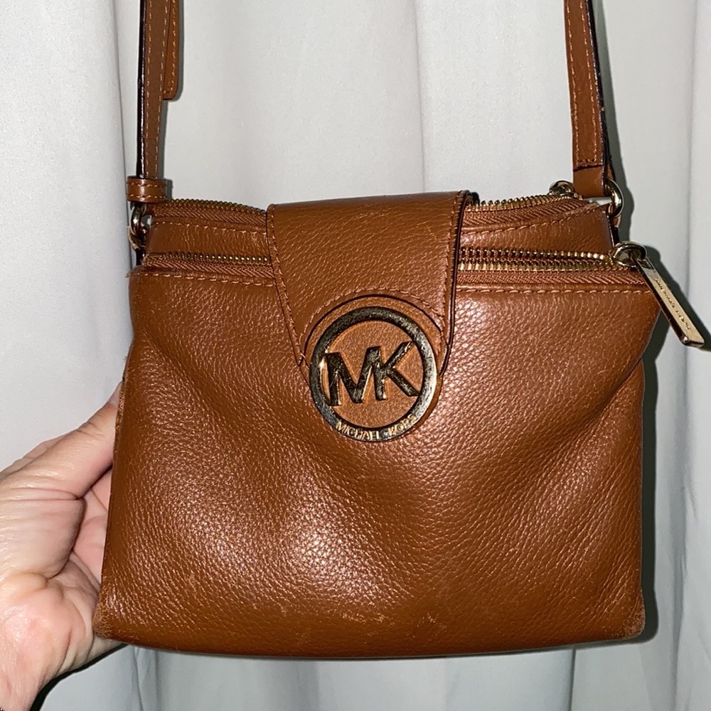 Michael Kors leather crossbody bag🦋